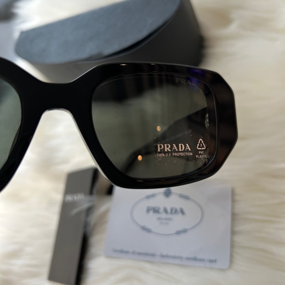 Prada black rectangle sunglasses in acetate - Picture 9 of 11